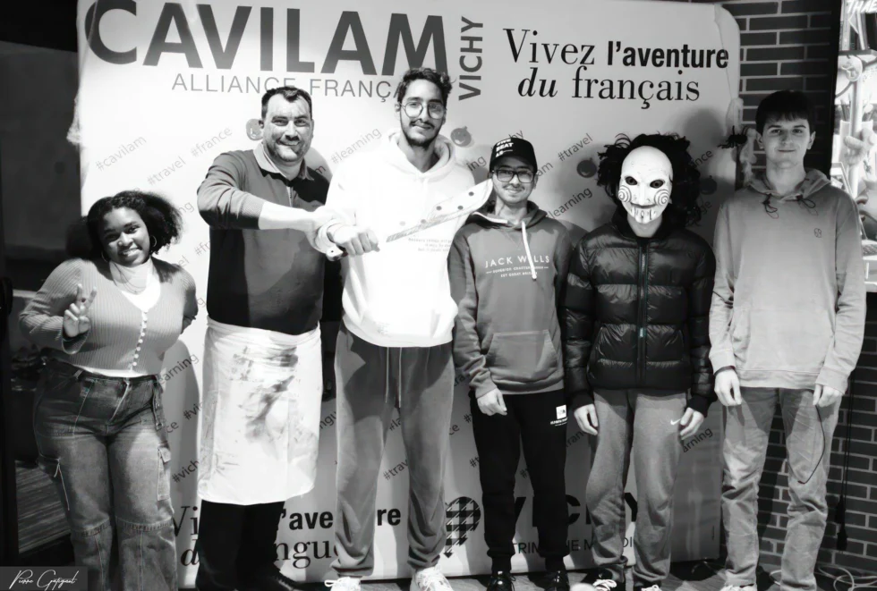 Participants costumés lors d’une soirée au Cavilam